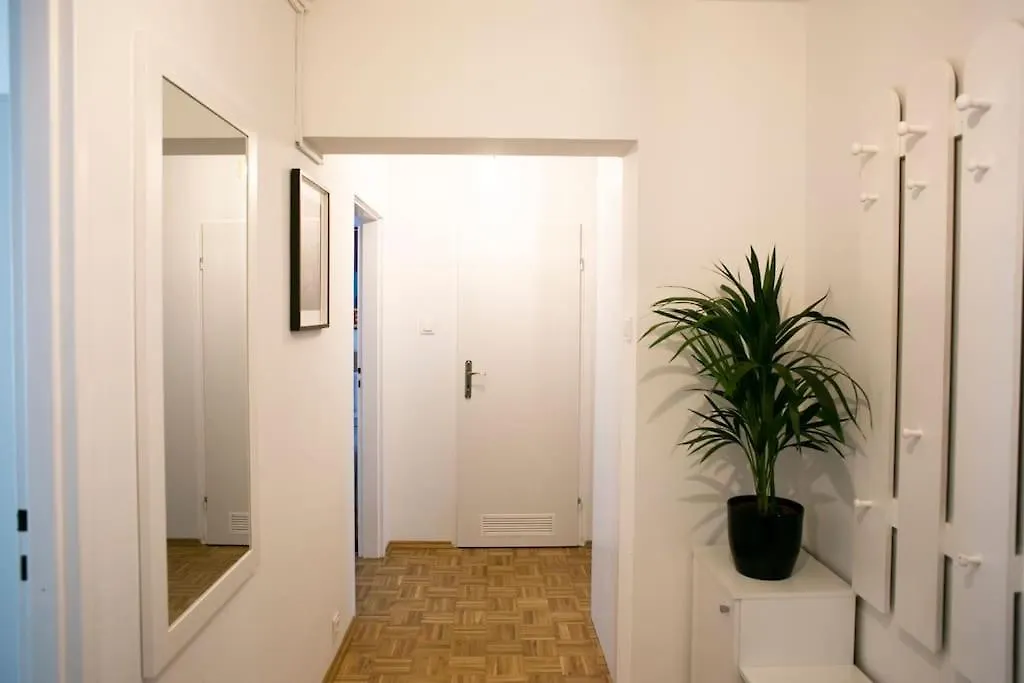 Oomph Warsaw Center Well Designed Apartment With Balcony