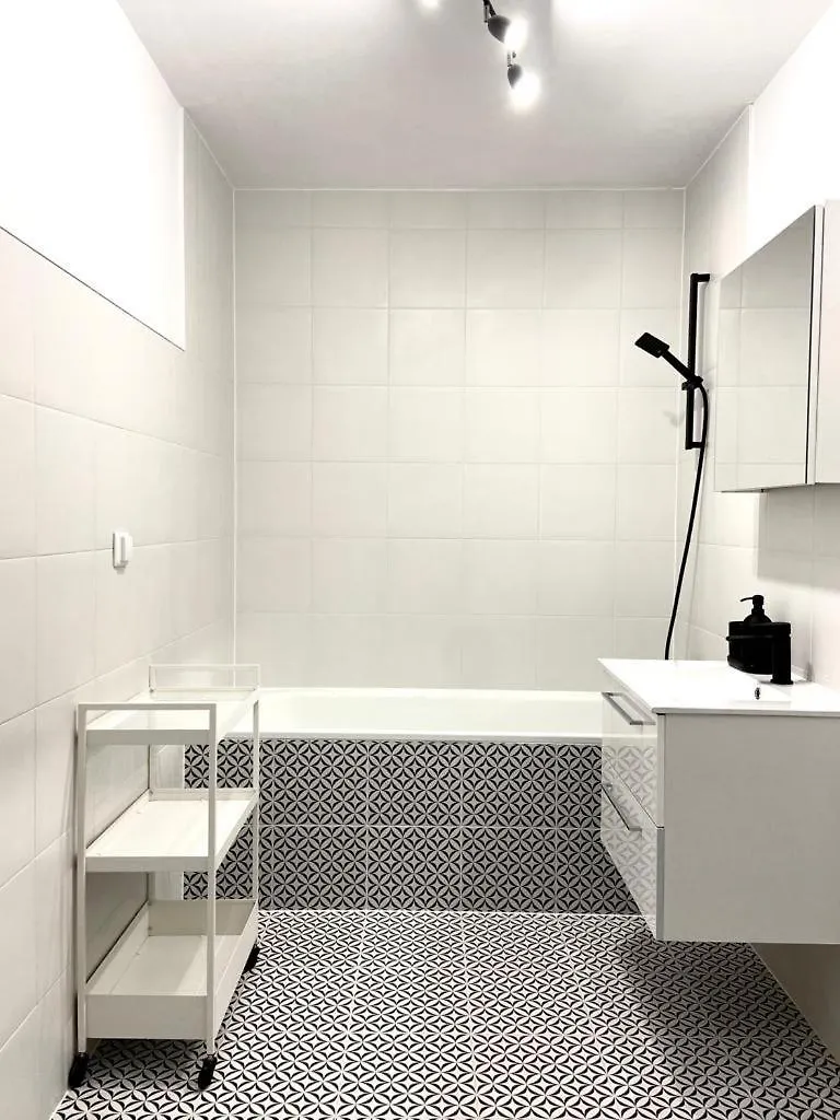 Oomph Warsaw Center Well Designed Apartment With Balcony